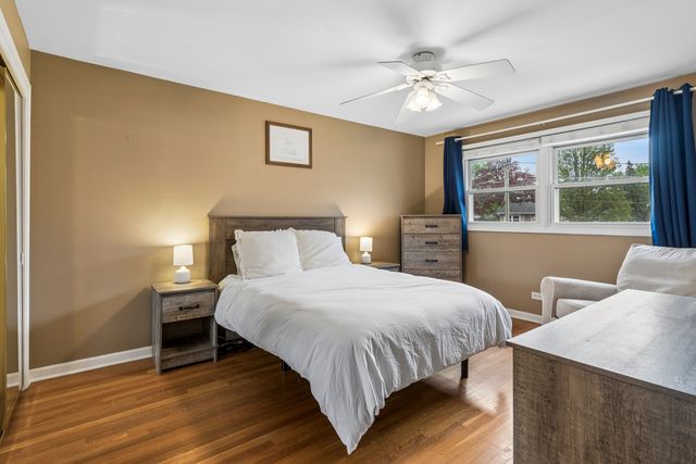 1105 E Barberry Lane, Mount Prospect, IL 60056