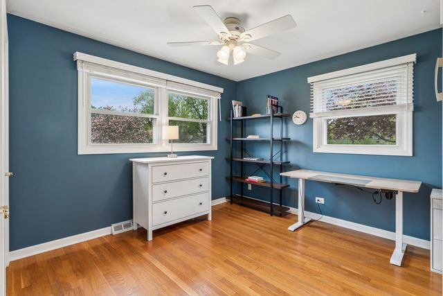 1105 E Barberry Lane, Mount Prospect, IL 60056