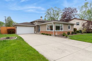 1105 E Barberry Lane, Mount Prospect, IL 60056