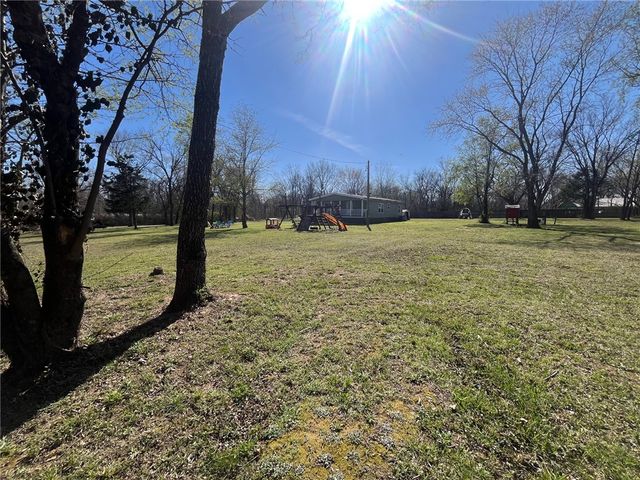 805 6th Avenue, Gravette, AR 72736