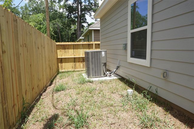 11849 Nelwood Street, Willis, TX 77318