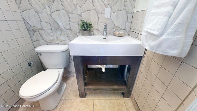 807 W Central Boulevard, Cape Canaveral, FL 32920