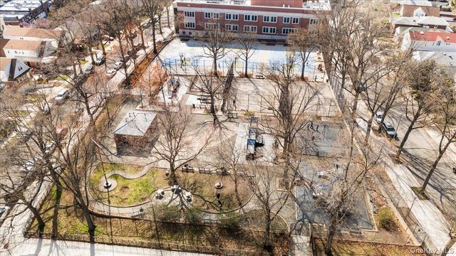 65-15 Alderton Street 5E, Rego Park, NY 11374