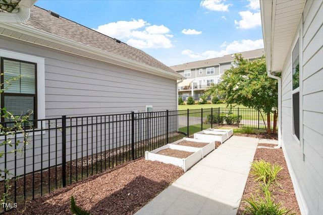 208 Old Ride Drive, Holly Springs, NC 27540