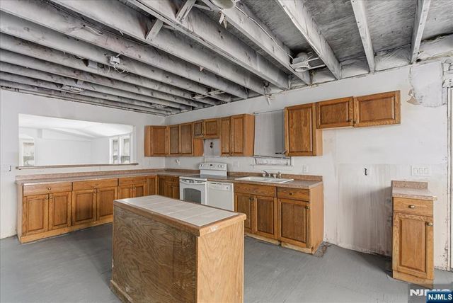 1836 Clinton Road, West Milford, NJ 07421