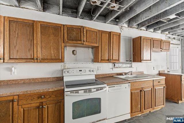 1836 Clinton Road, West Milford, NJ 07421