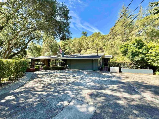 516 Moraga Way, Orinda, CA 94563