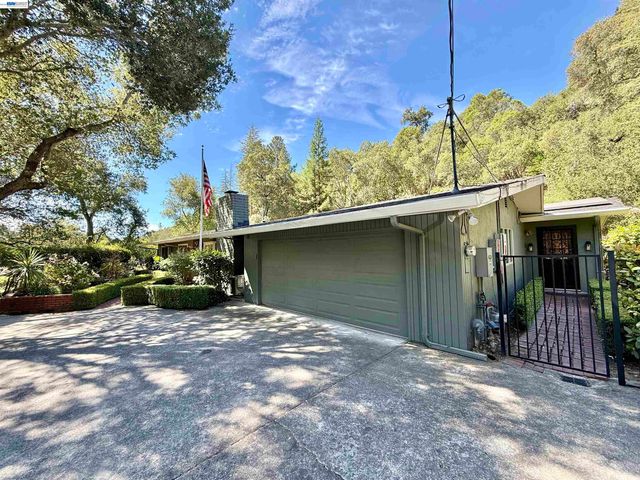 516 Moraga Way, Orinda, CA 94563