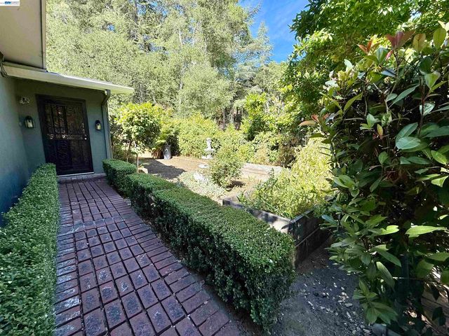 516 Moraga Way, Orinda, CA 94563