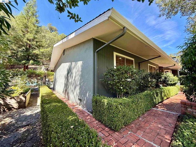 516 Moraga Way, Orinda, CA 94563