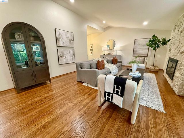 516 Moraga Way, Orinda, CA 94563