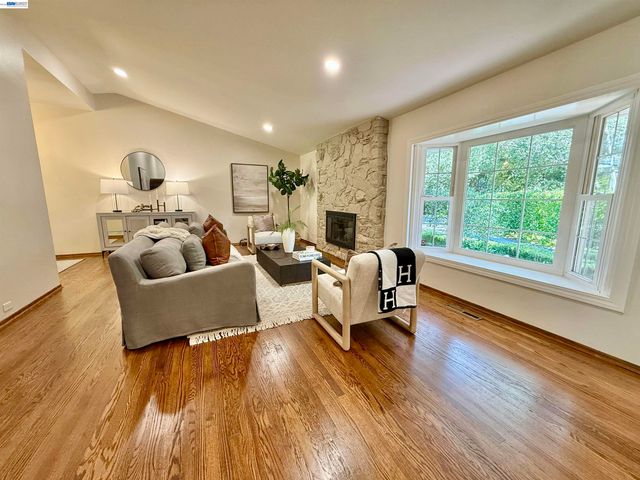516 Moraga Way, Orinda, CA 94563