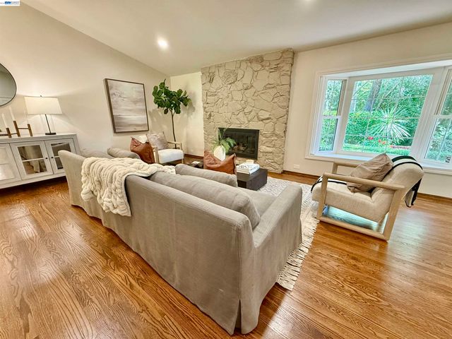 516 Moraga Way, Orinda, CA 94563