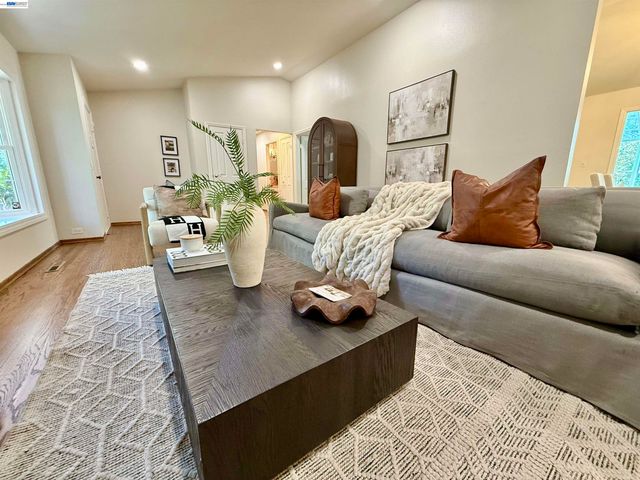 516 Moraga Way, Orinda, CA 94563