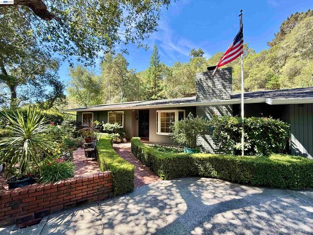 516 Moraga Way, Orinda, CA 94563