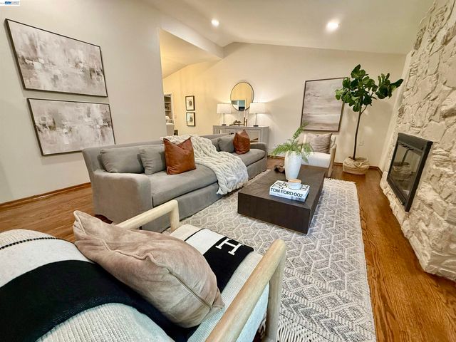 516 Moraga Way, Orinda, CA 94563
