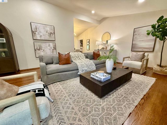 516 Moraga Way, Orinda, CA 94563