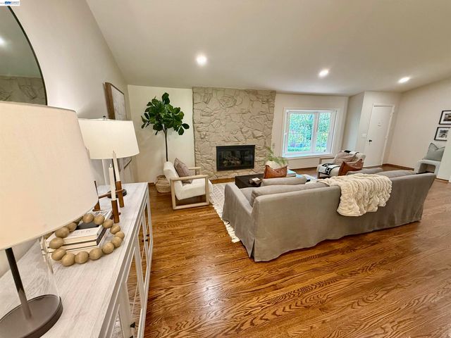 516 Moraga Way, Orinda, CA 94563