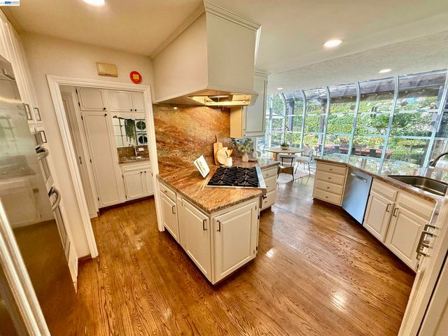 516 Moraga Way, Orinda, CA 94563