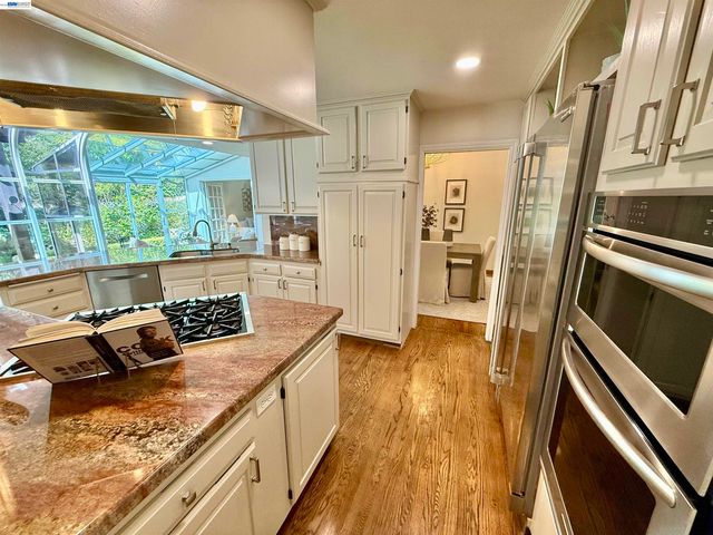516 Moraga Way, Orinda, CA 94563