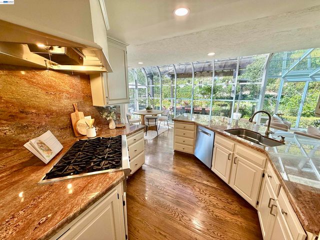 516 Moraga Way, Orinda, CA 94563