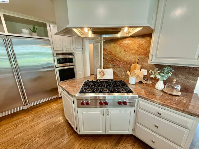 516 Moraga Way, Orinda, CA 94563