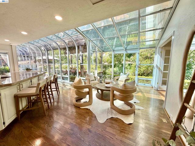 516 Moraga Way, Orinda, CA 94563