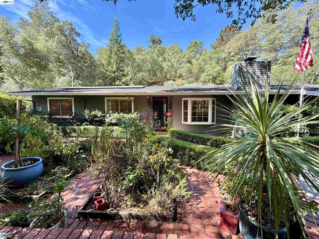 516 Moraga Way, Orinda, CA 94563