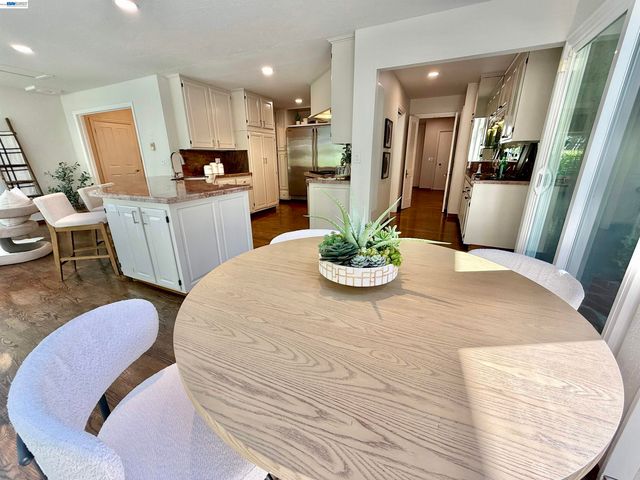 516 Moraga Way, Orinda, CA 94563