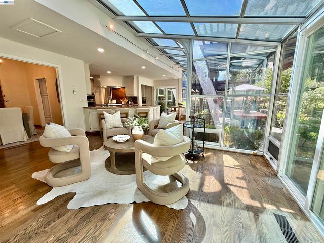 516 Moraga Way, Orinda, CA 94563