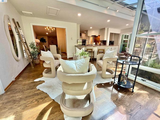 516 Moraga Way, Orinda, CA 94563