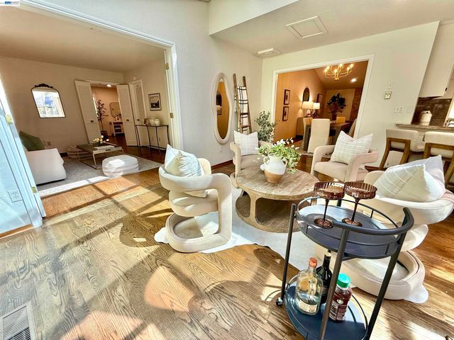 516 Moraga Way, Orinda, CA 94563