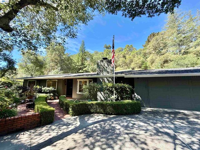 516 Moraga Way, Orinda, CA 94563