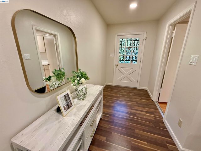 516 Moraga Way, Orinda, CA 94563
