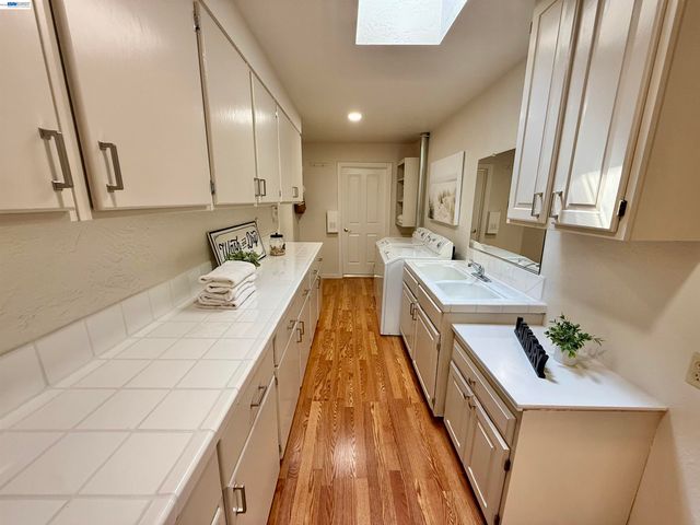 516 Moraga Way, Orinda, CA 94563