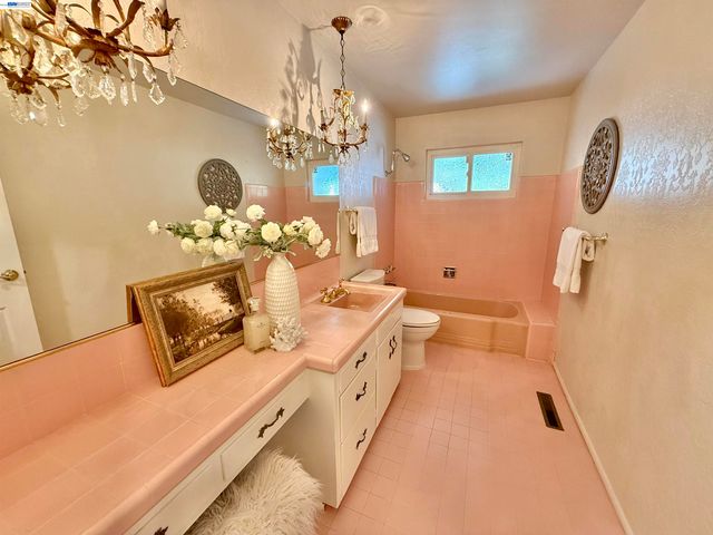 516 Moraga Way, Orinda, CA 94563