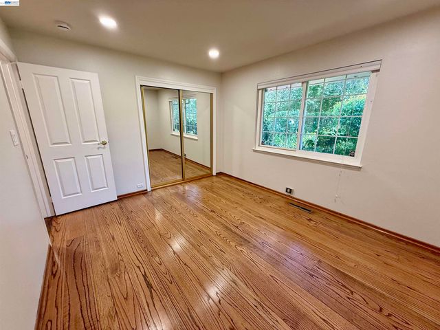 516 Moraga Way, Orinda, CA 94563