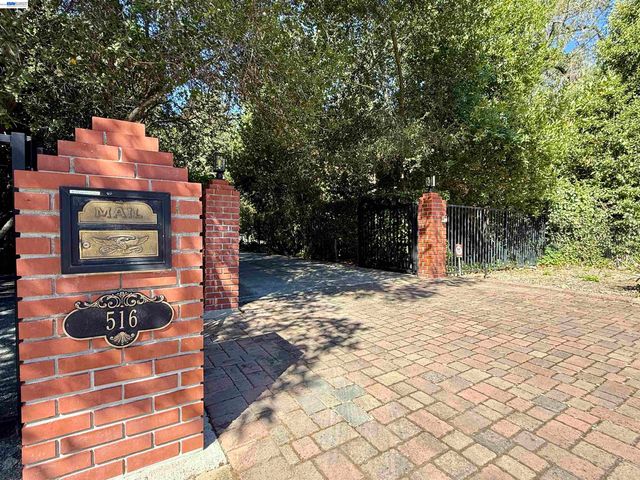 516 Moraga Way, Orinda, CA 94563