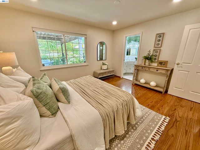 516 Moraga Way, Orinda, CA 94563