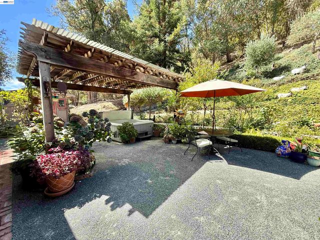 516 Moraga Way, Orinda, CA 94563