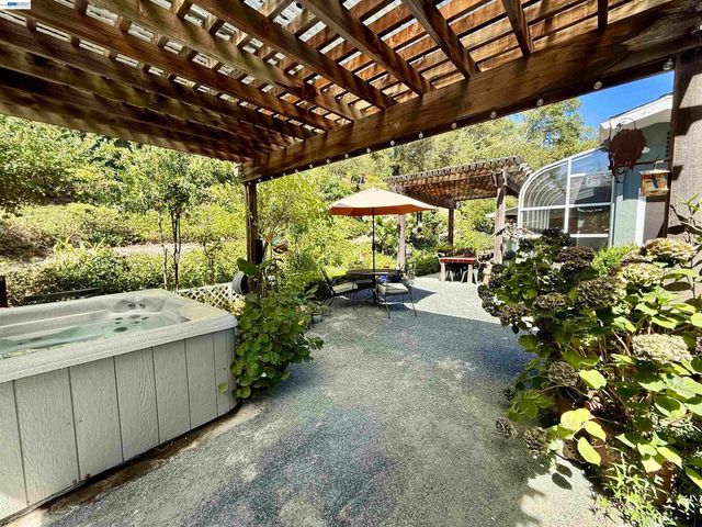 516 Moraga Way, Orinda, CA 94563