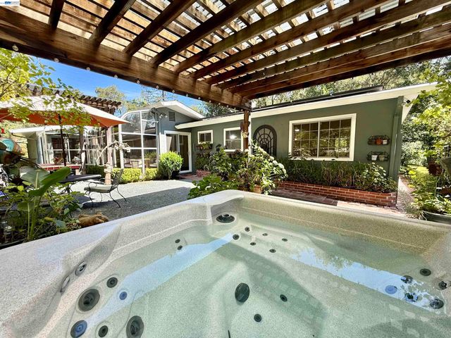 516 Moraga Way, Orinda, CA 94563