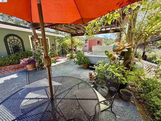 516 Moraga Way, Orinda, CA 94563