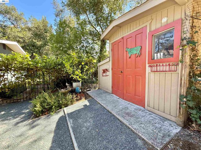 516 Moraga Way, Orinda, CA 94563