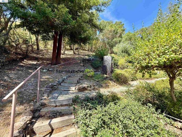 516 Moraga Way, Orinda, CA 94563
