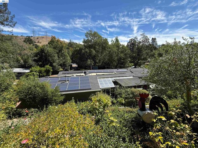 516 Moraga Way, Orinda, CA 94563
