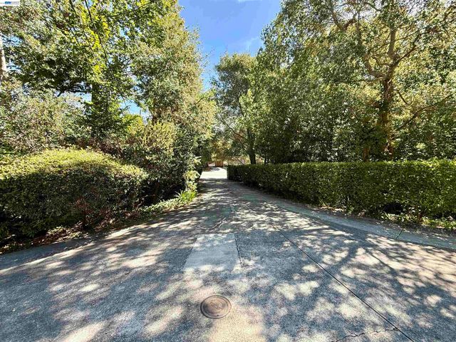 516 Moraga Way, Orinda, CA 94563