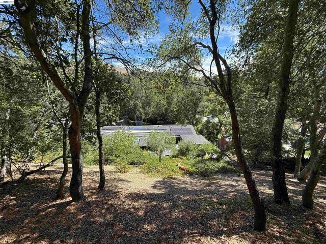 516 Moraga Way, Orinda, CA 94563