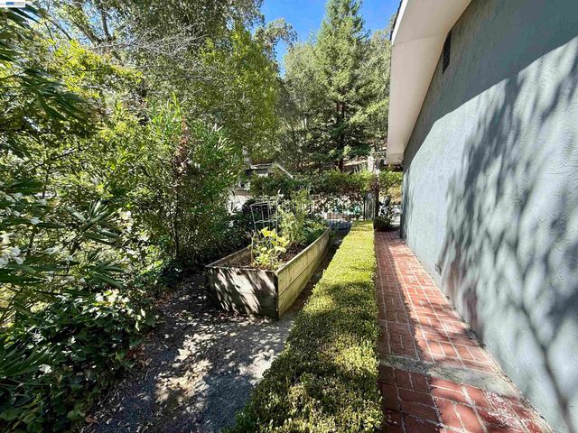 516 Moraga Way, Orinda, CA 94563