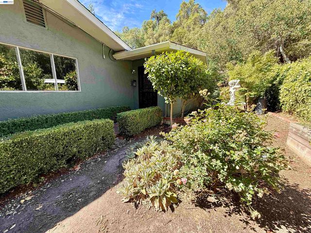 516 Moraga Way, Orinda, CA 94563